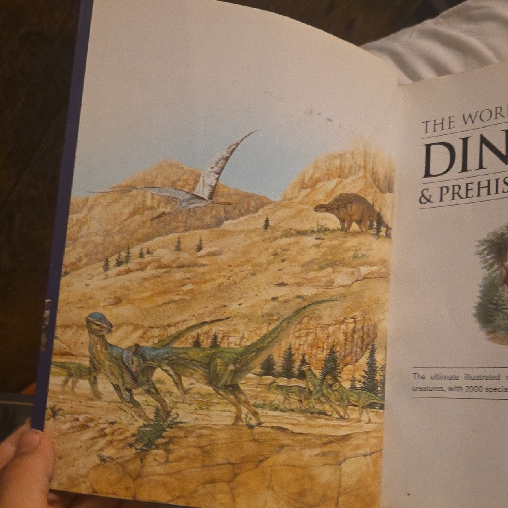 The World Encyclopedia of Dinosaurs & Prehistoric Creatures Book - Picture 7 of 16